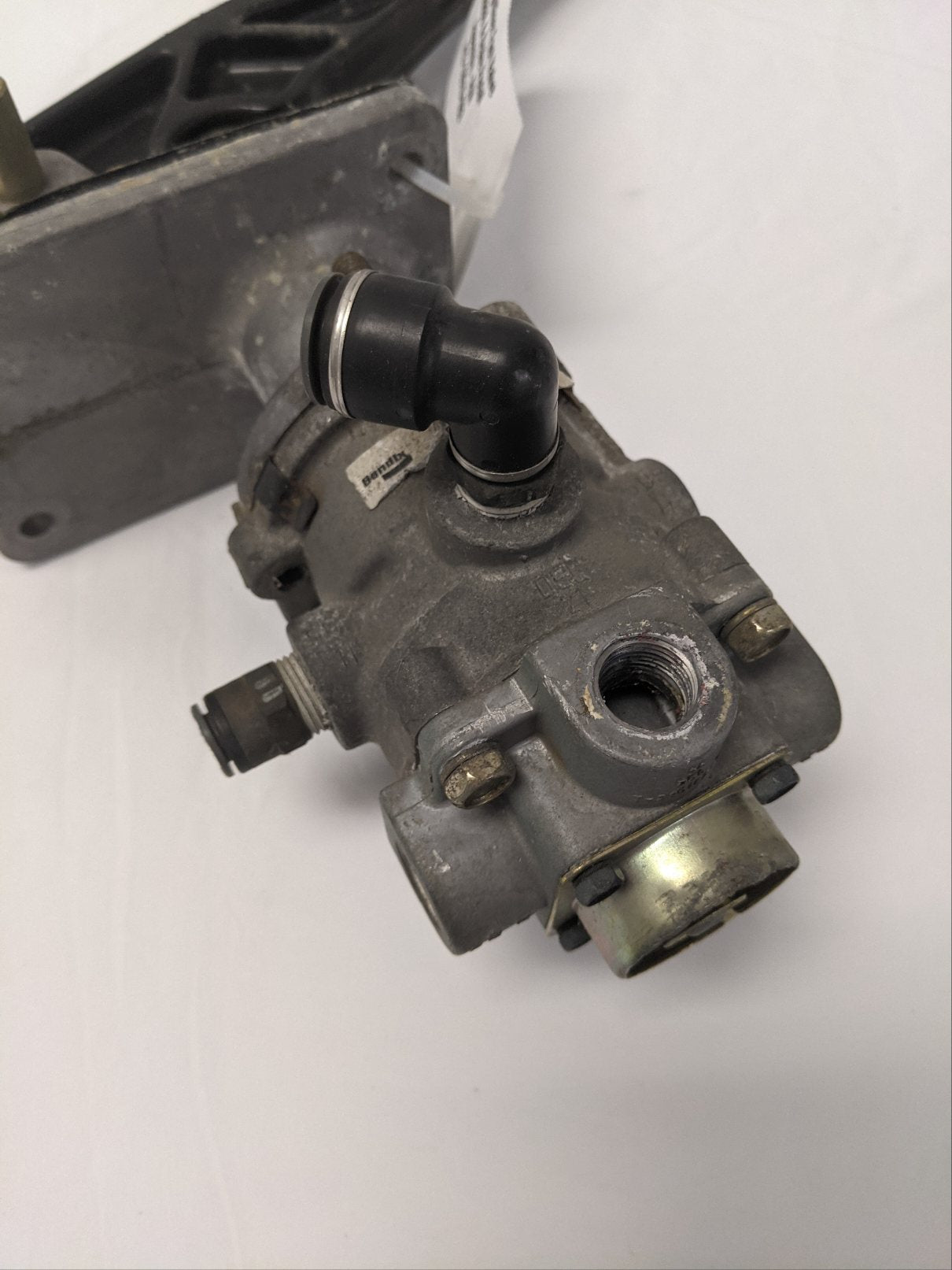 Used Freightliner Bendix Foot Valve & Brake Pedal | A12-19510-003