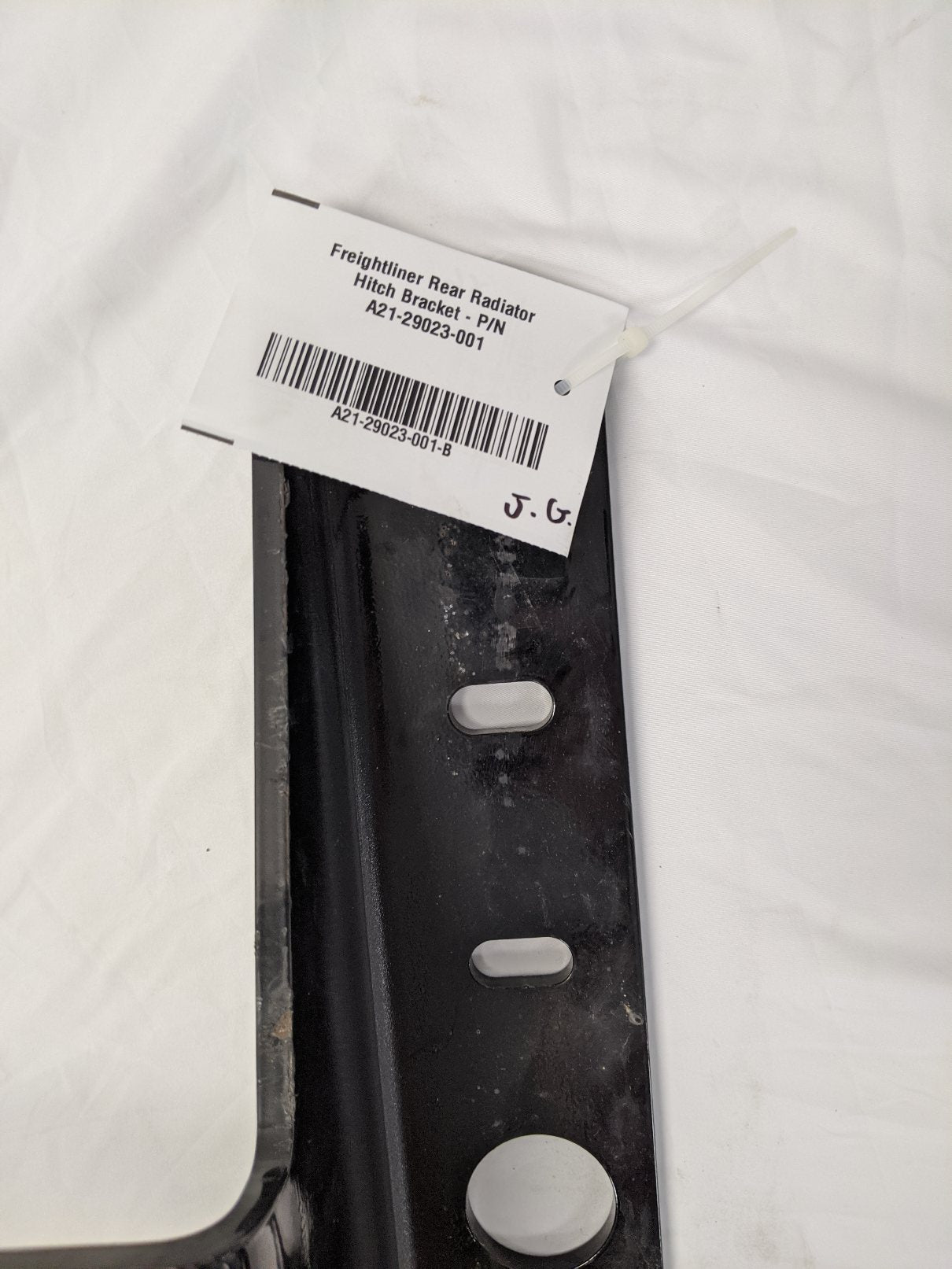 Freightliner 15K Rear Radiator Hitch Bracket - P/N A21-29023-001