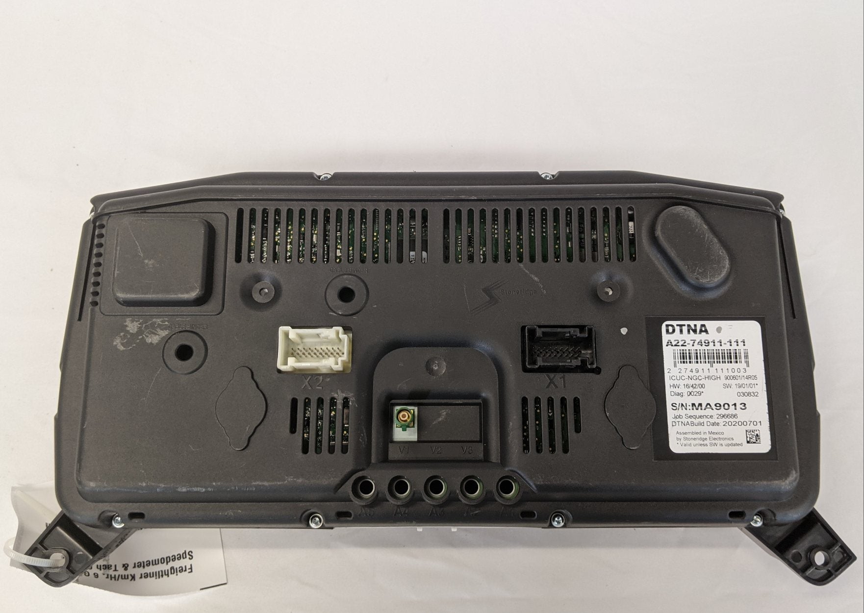 Freightliner Km/Hr. 6 Gauge Speedometer & Tach Cluster - P/N A22-74911-111 (10111997903164)
