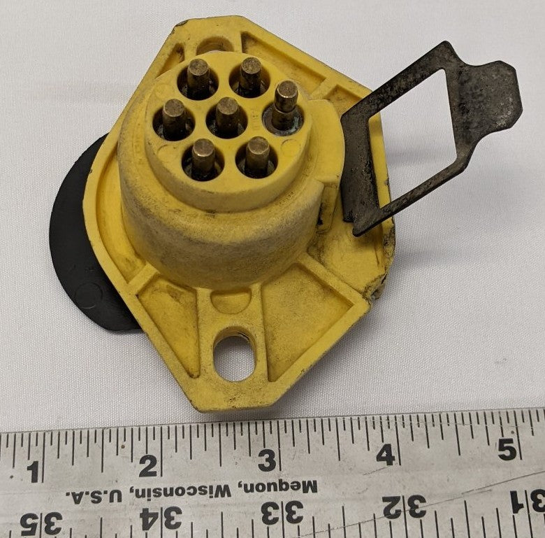 Used Phillips STA-DRY 7-Way ISO Ring Termination Socket -P/N 16-822