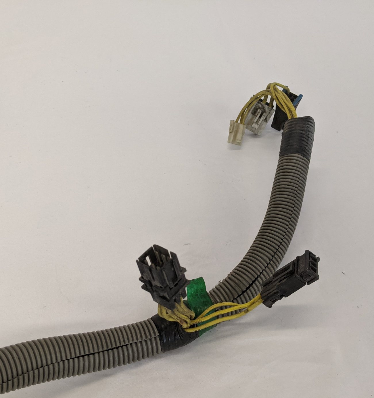 Used Freightliner Power Distribution B-Pillar Wiring Harness - P/N A06-22144-000 (10097195385148)