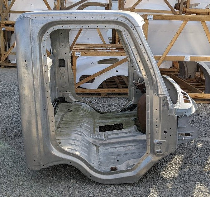 Damaged Freightliner M2 Day Cab Shell #18