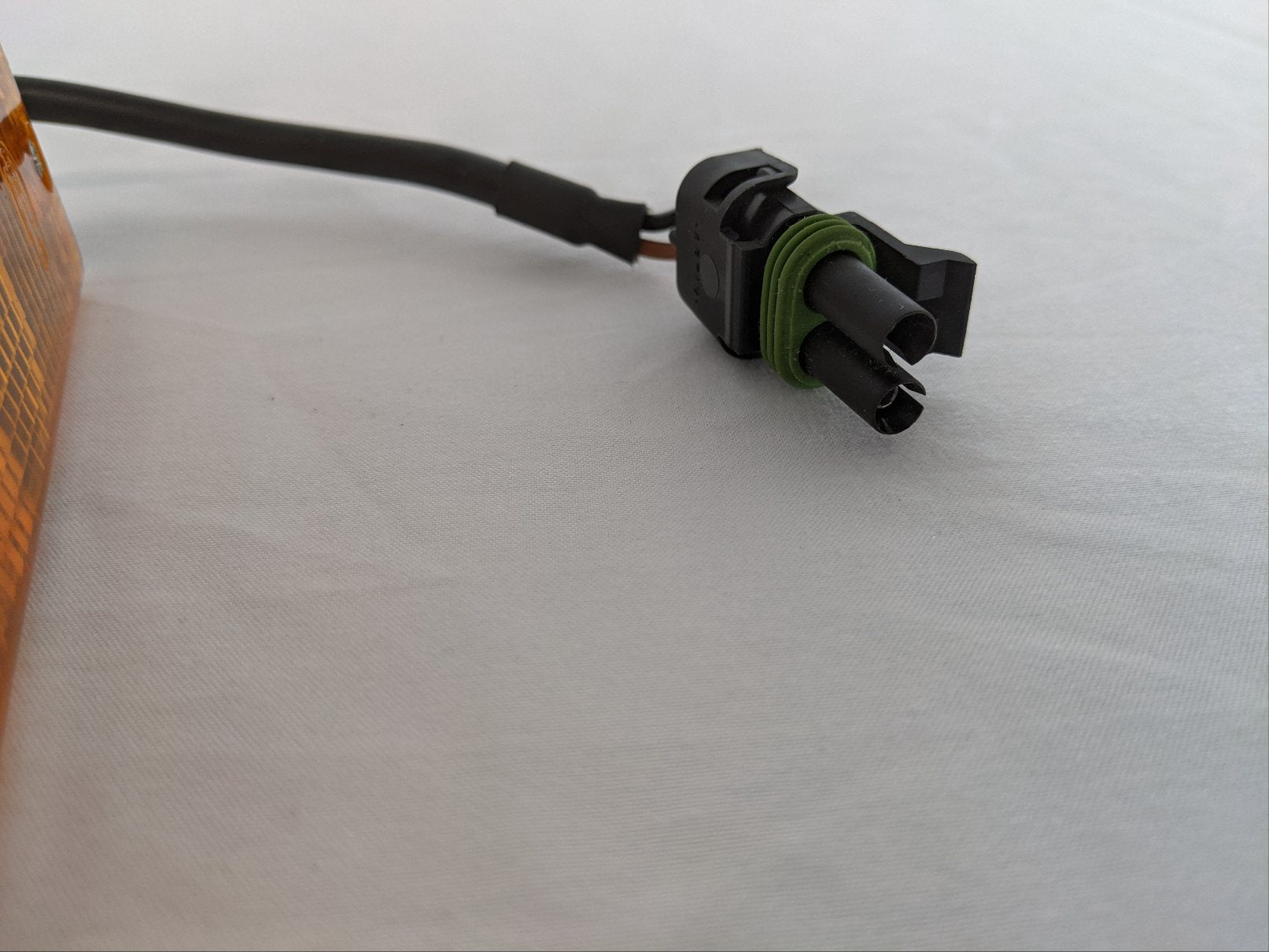 Hella Volkswagen Golf Front RH Turn Signal - P/N  32710R6 / P23939007