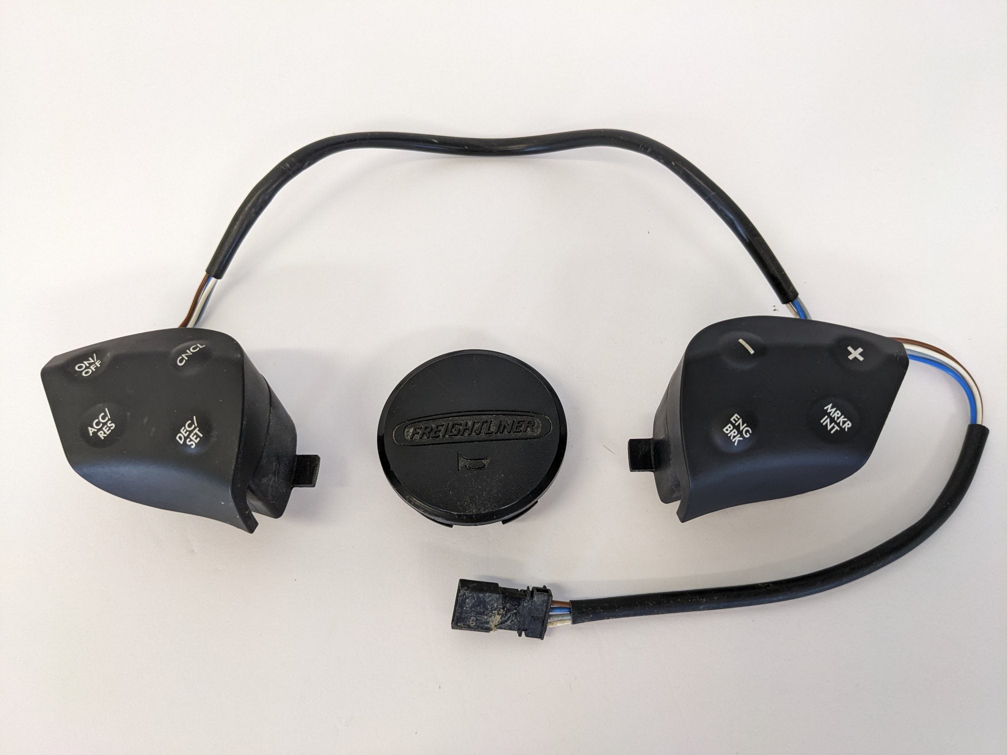 FTL Cascadia P3 Steering Wheel Center Switches & Clock Plug - P/N 306058085132AA (10114338455868)