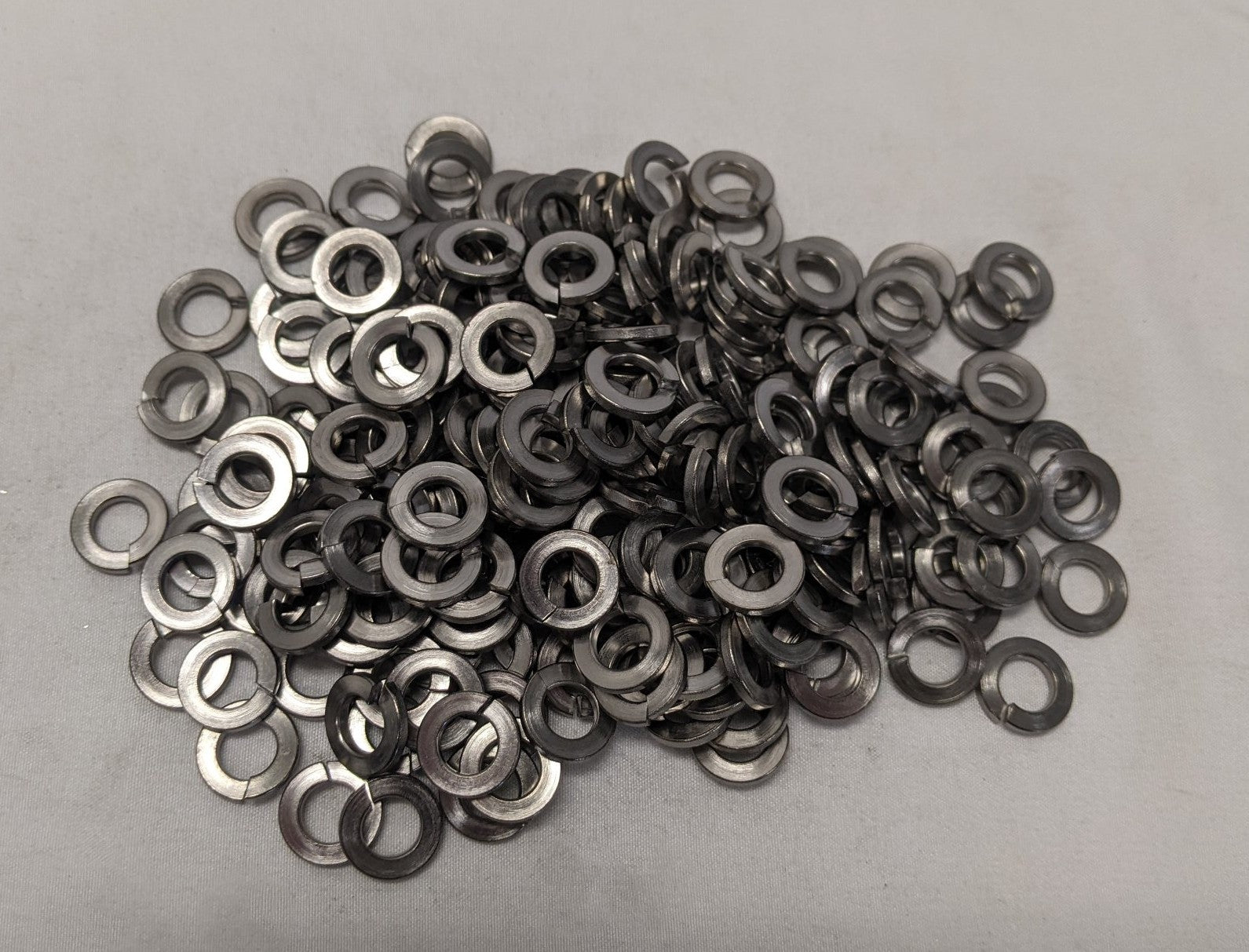 200 Zinc Plated Steel Split Lock Washers 5/16"