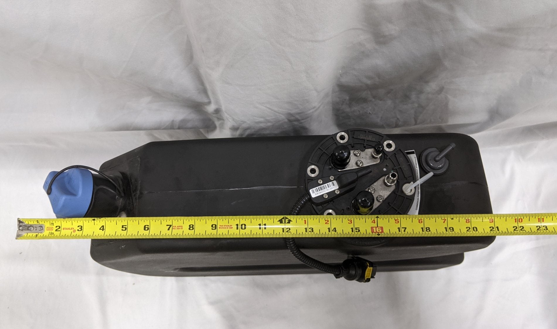 Used Freightliner 6-Gallon DEF Tank w/ Header - P/N A04-35188-002 (10116916838716)