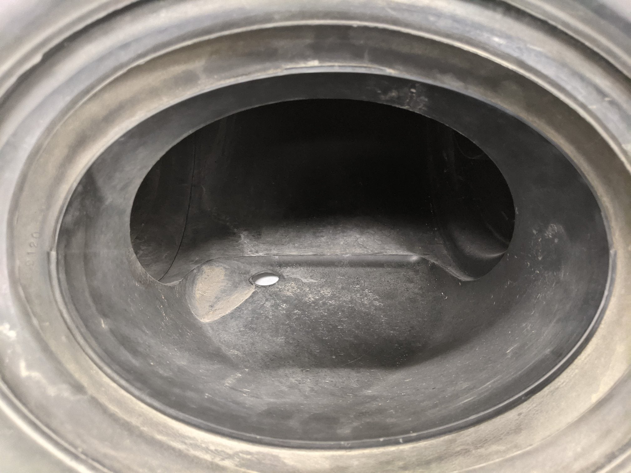*Damaged Lid* Freightliner Columbia 120 Engine Air Cleaner Breather - P/N 150230 (10019444490556)