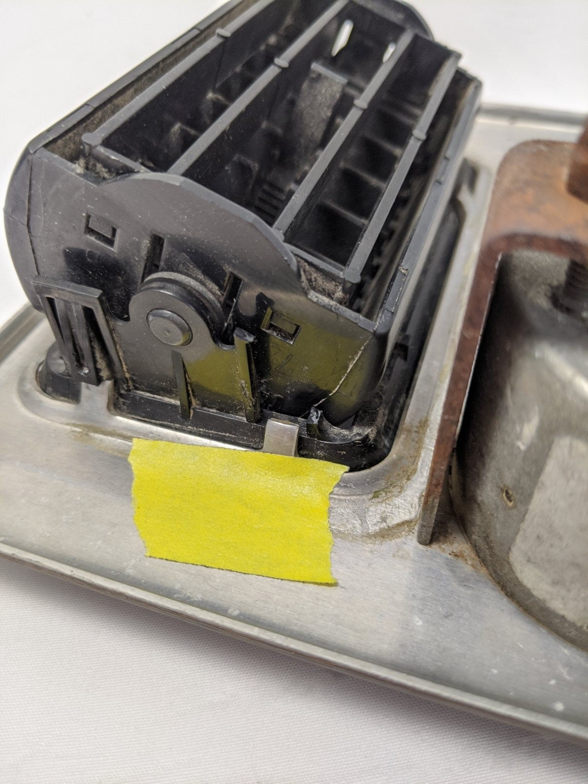 Damaged Freightliner FLD Classic WG Dash Panel w/ Gauge & Vent-P/N 22-32029-001