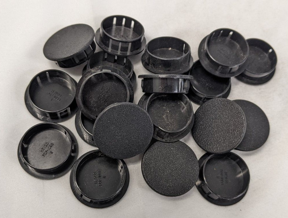 *Lot of 20* New Heyco 1-1/8" Plastic Panel Hole Knockout Plug - 1093