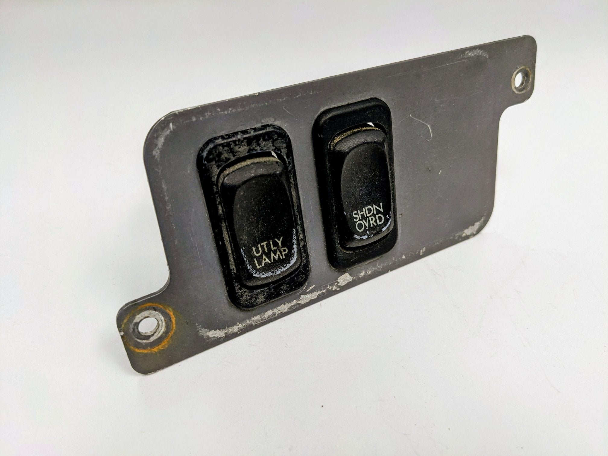 Used FTL Shutdown Override &Utility Lamp Switches PN A06-30769-015 A06-30769-003 (10171399274812)