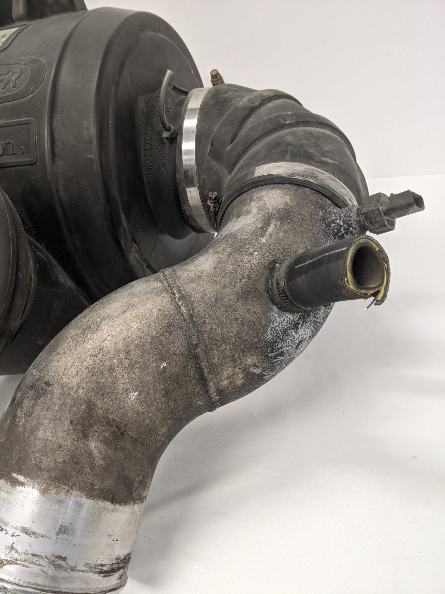 *Damaged Lid* Freightliner Columbia 120 Engine Air Cleaner Breather - P/N 150230 (10019444490556)