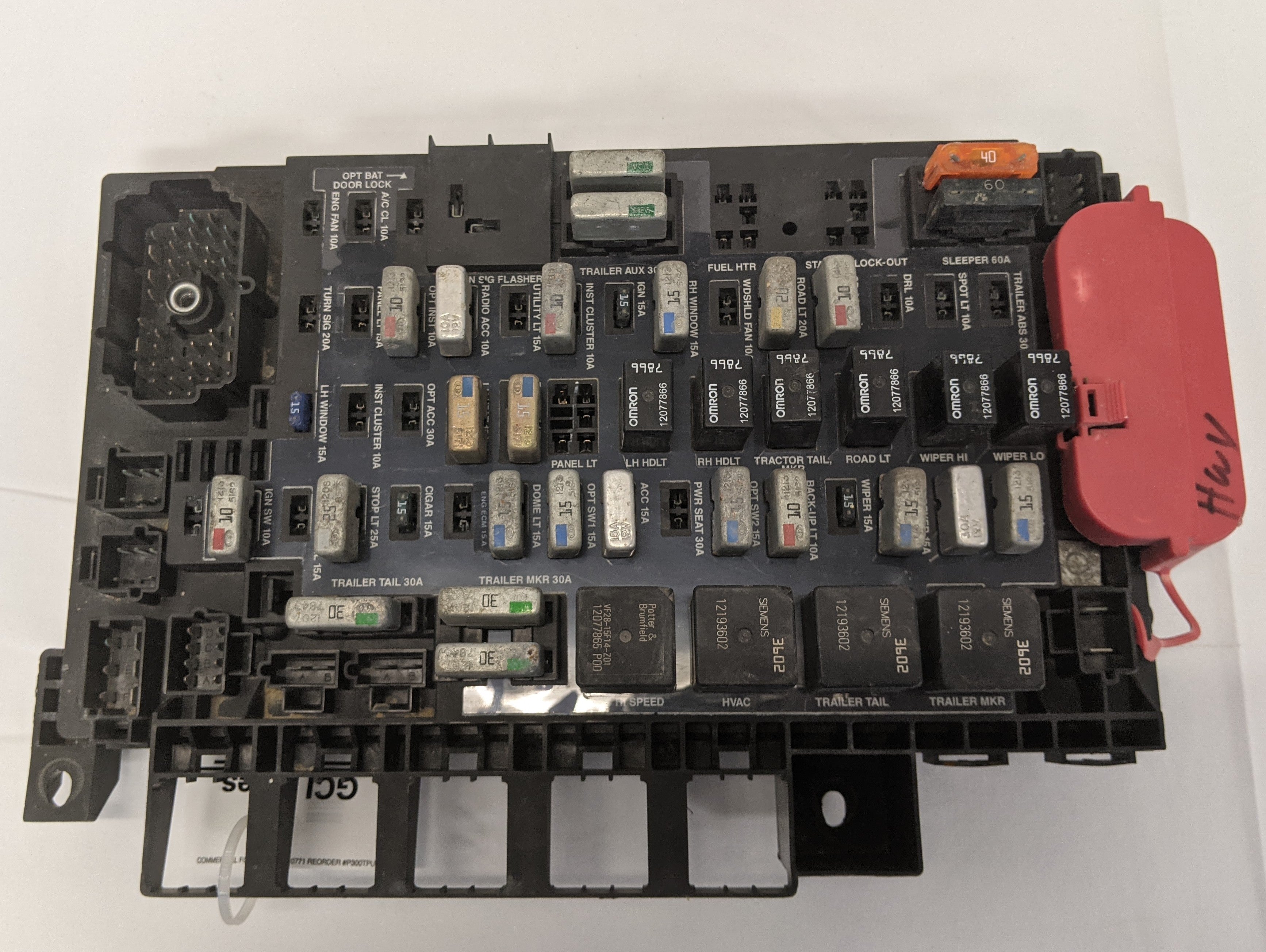 8588ページ Freightliner PDM Fuse Box (A06-24478-002) - Used