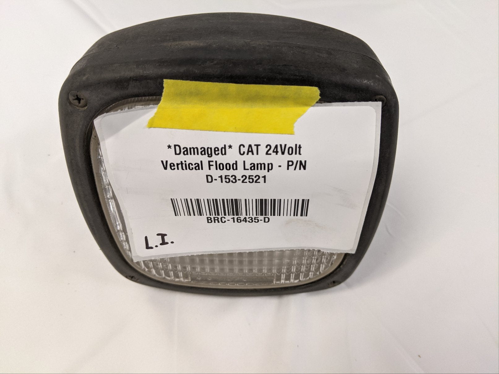 Damaged CAT 24 Volt Vertical Flood Light - P/N D-153-2521