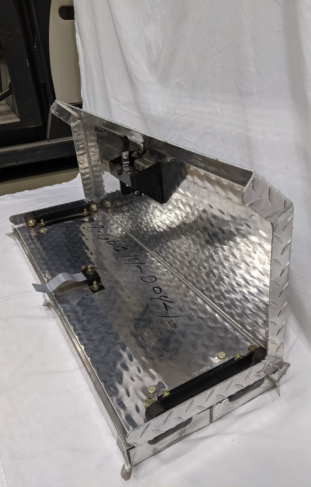 New Freightliner Diamond Lift Off Tool Box Cover - P/N 22-60614-004 (10141446111548)