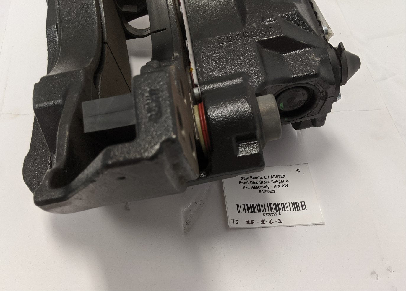 Bendix LH ADB22X Front Disc Brake Caliper & Pad Assembly BW K136322