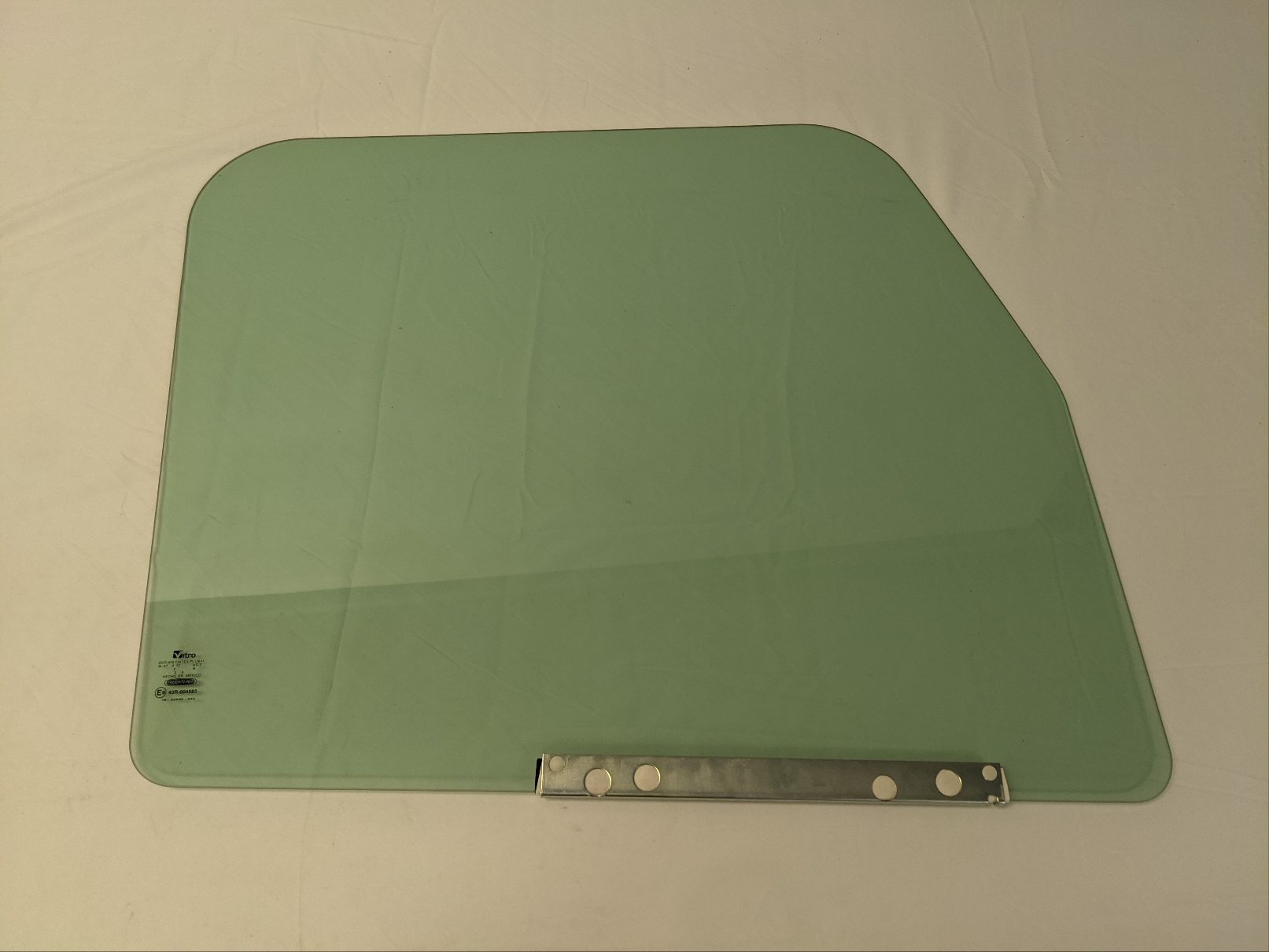 New Freightliner RH Door Window Glass with Channel - P/N DNC 62636-5