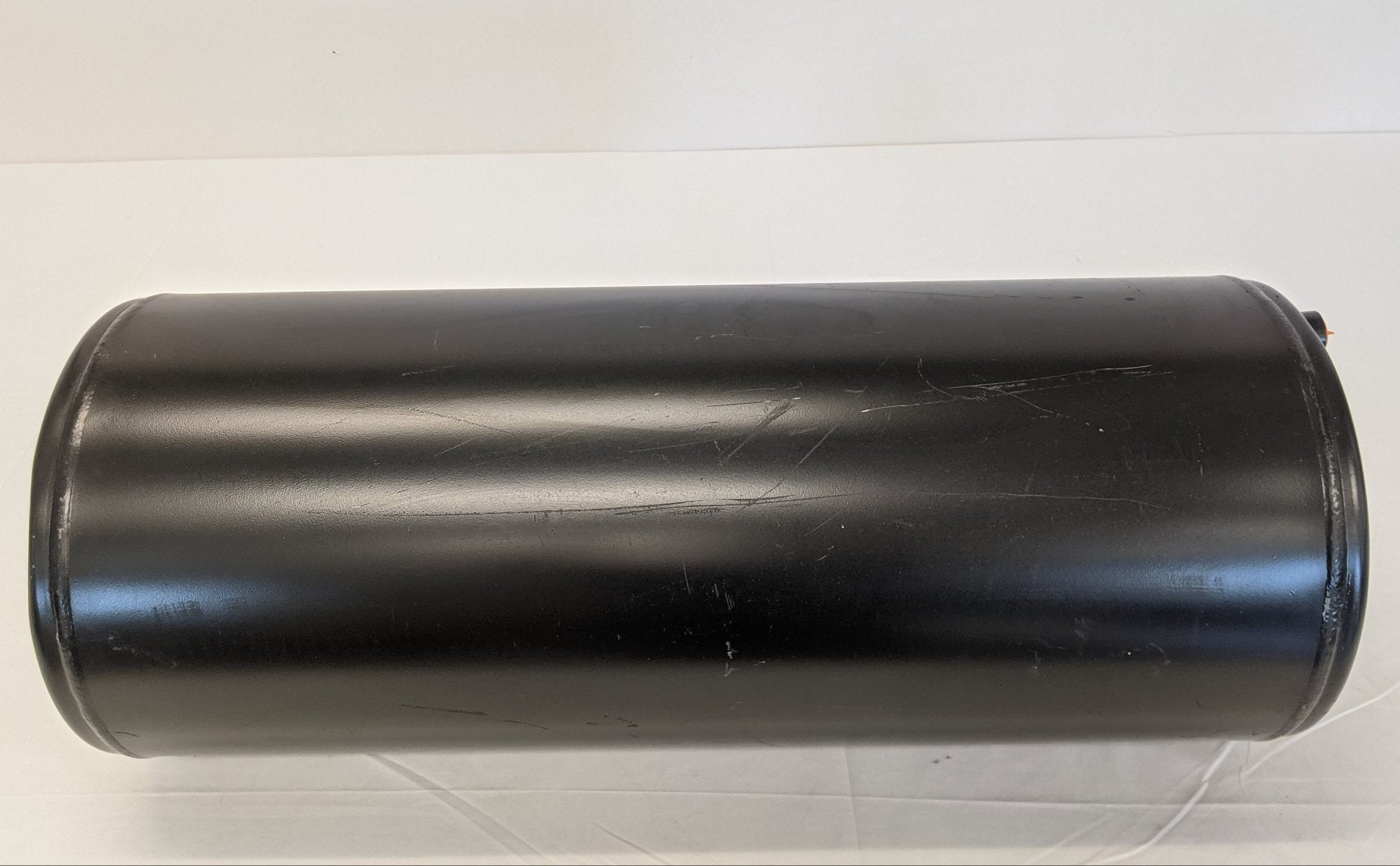 *Dented* Freightliner 2750 Cubic Inches 29" Air Tank - P/N 12-30140-000 (10145870807356)