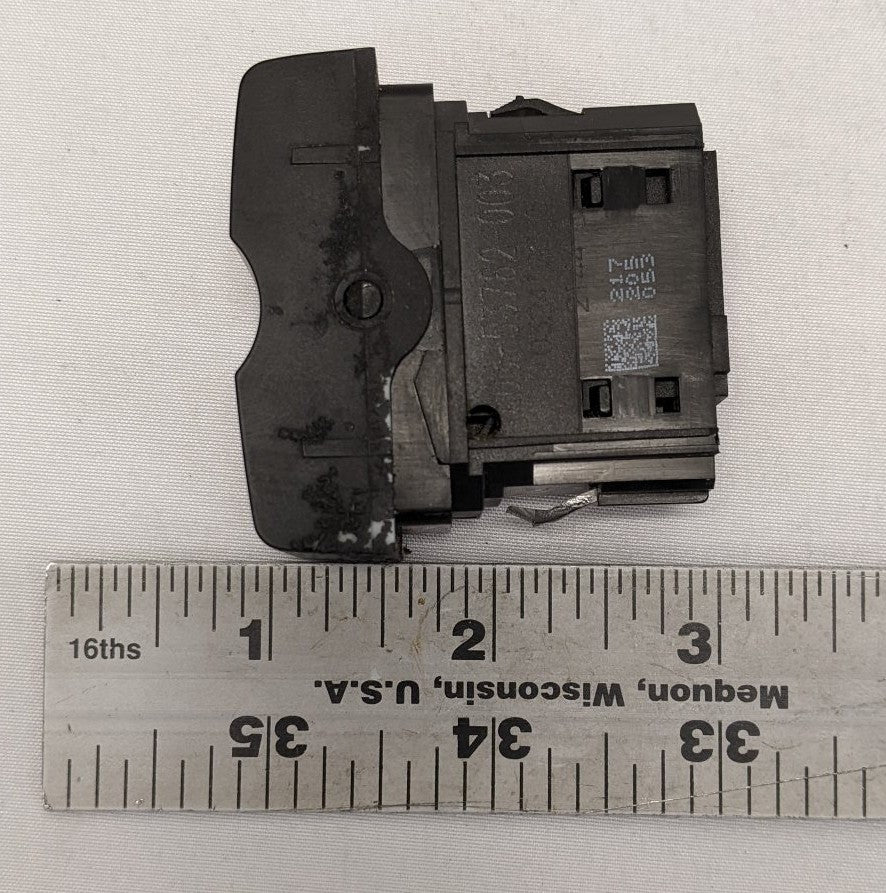 Freightliner Cascadia P3 Utility Lamp Rocker Switch A06-53782-003