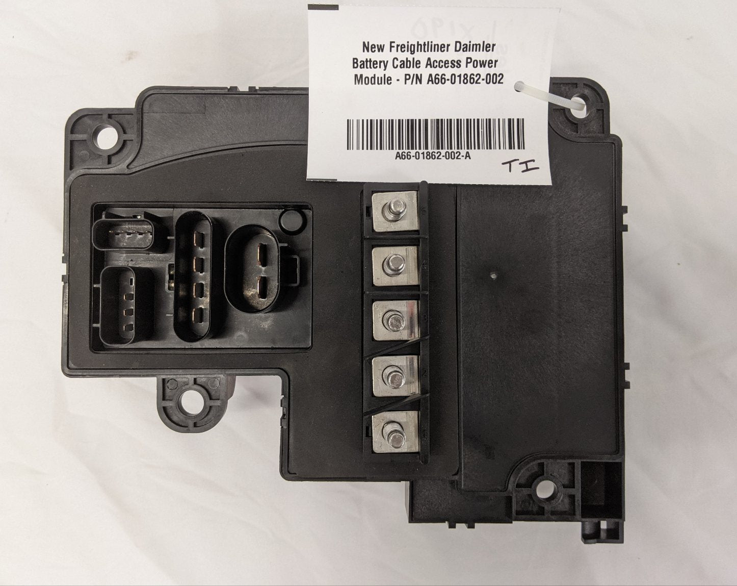 New Freightliner Daimler Battery Cable Access Power Module - P/N A66-01862-002 (10168430919996)