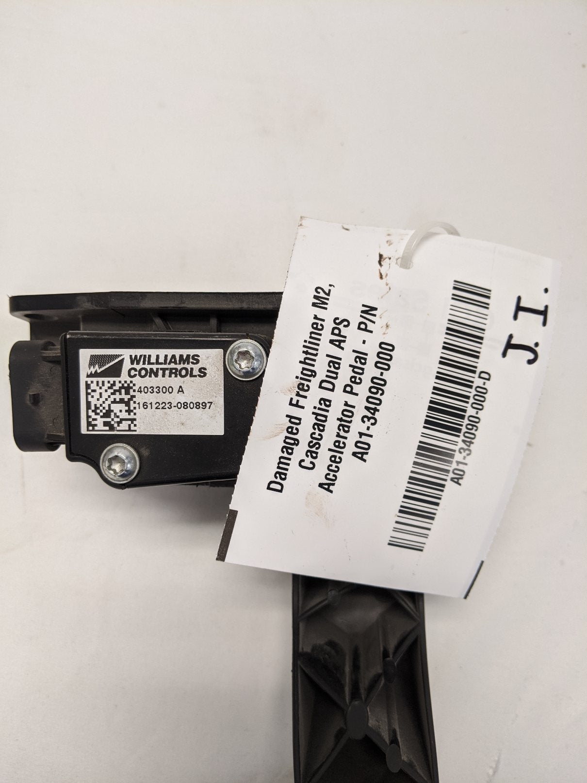 Damaged Freightliner M2, Cascadia Dual APS Accelerator Pedal - P/N A01-34090-000
