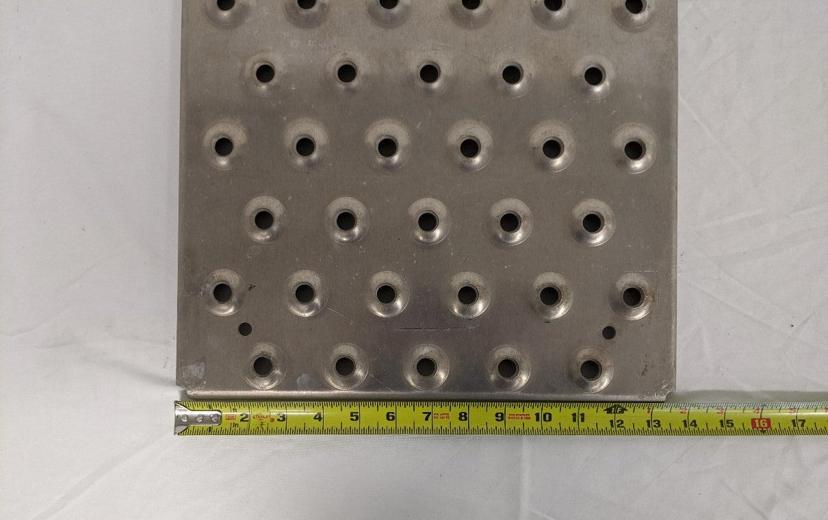 Used Freightliner 19 ¾" x 13 ¾" Outboard Deck Plate - P/N  22-69180-001 (6749022158934)