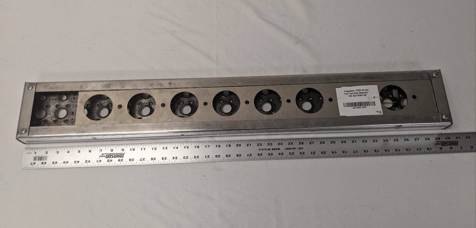 Freightliner 122SD 40 Inch Fuel Tank Step Assembly - P/N A22-54384-100