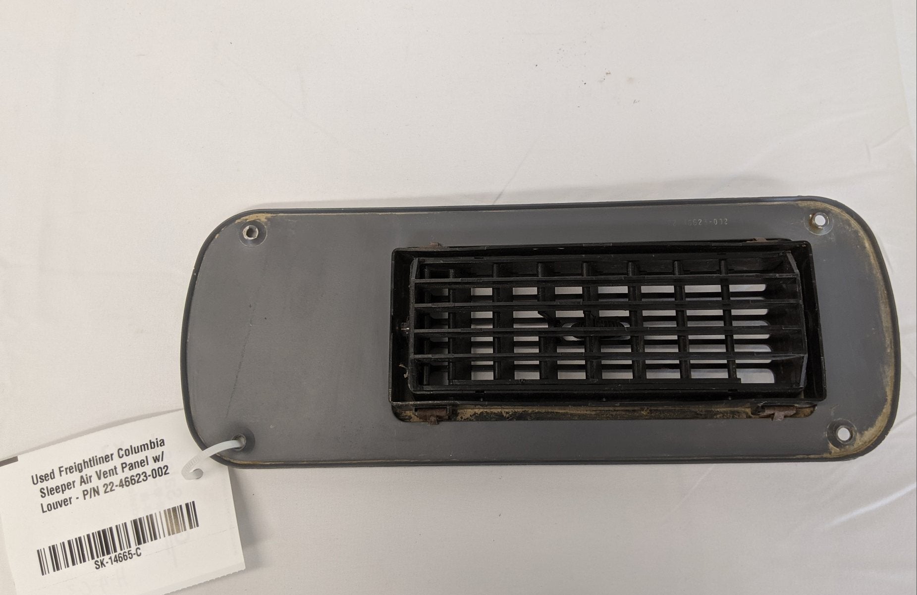 Used Freightliner Columbia Sleeper Air Vent Panel w/ Louver - P/N 22-46623-002 (10122021732668)