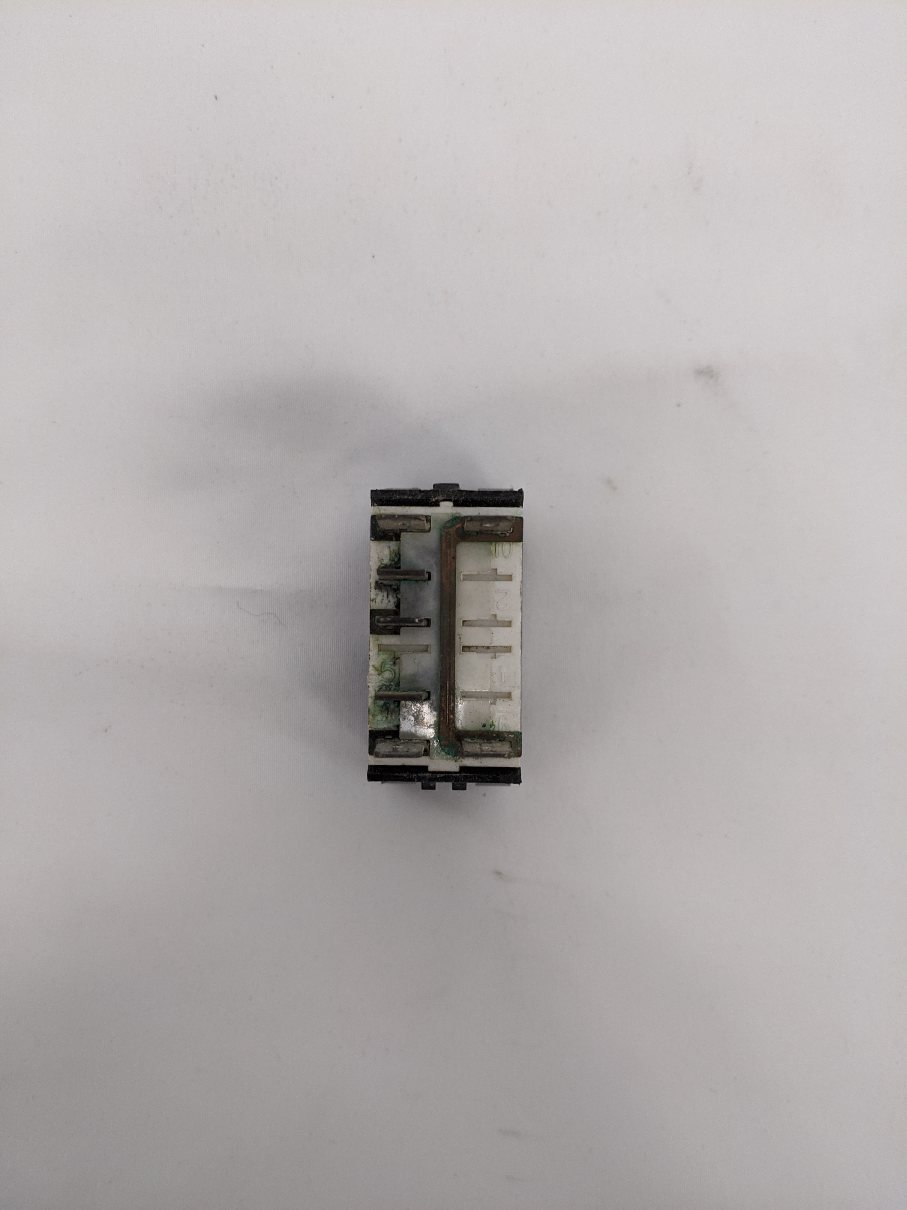 Used Freightliner 7 Pin Momentary Power Window Rocker Switch - P/N A06-22523-007 (10106954809660)