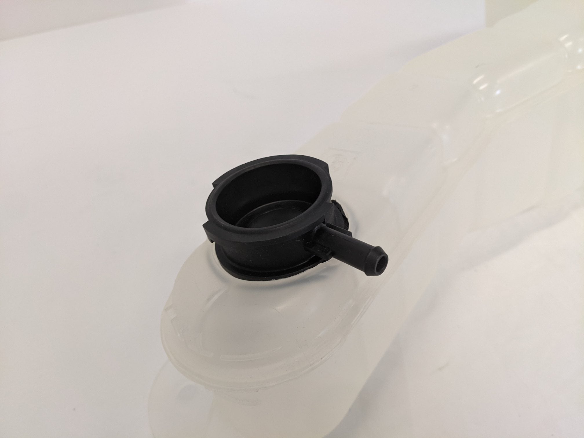 New Freightliner 1/2" Inlet M2 Coolant Surge Tank - P/N 05-23195-001 (10145864712508)