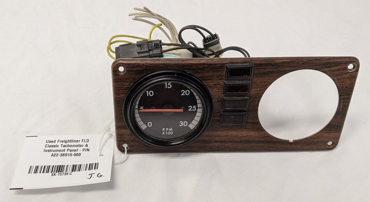 Used Freightliner FLD Classic Tachometer & Instrument Panel - P/N A22-38915-000