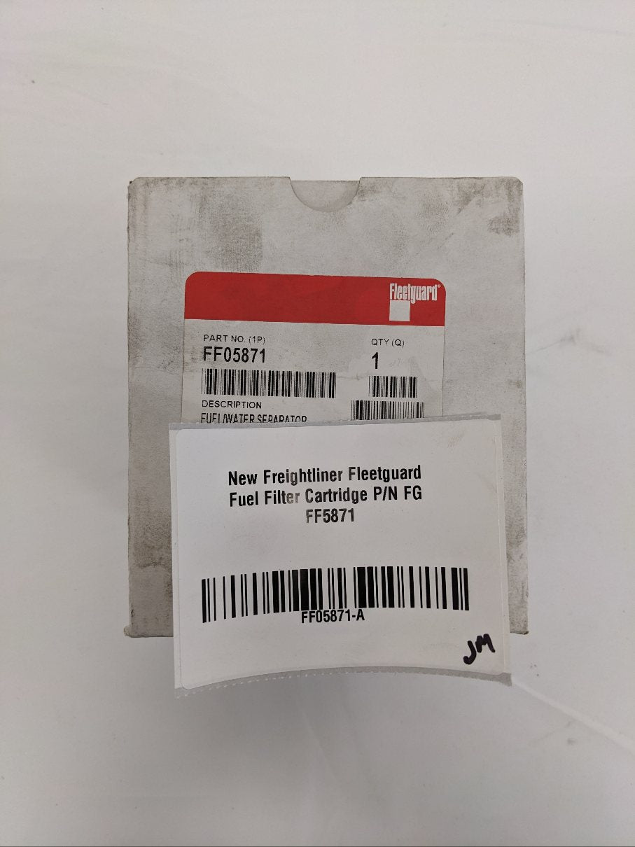 New Freightliner Fleetguard Fuel Filter Cartridge P/N FG FF5871 (10140735013180)