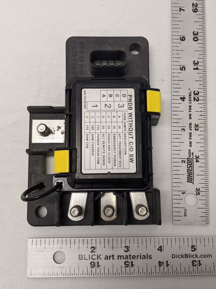 Freightliner Powernet Distribution Box w/o Cutoff Switch - P/N A06-72138-000