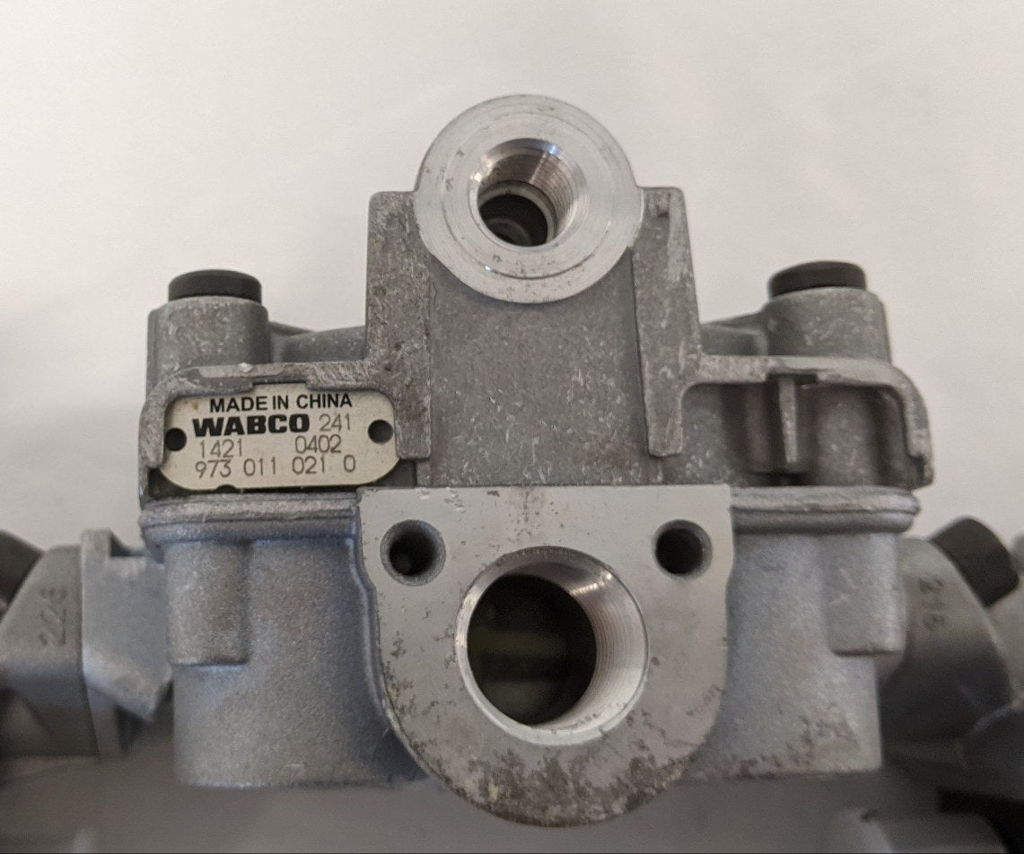 Wabco 6x4 ABS Combo Modulator Valve - P/N WAB 472 500 422 0 (9892072096060)