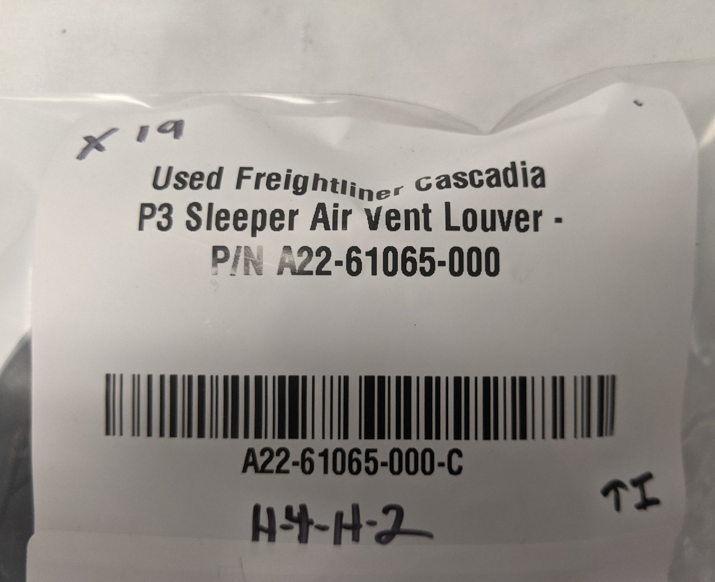 Used Freightliner Cascadia P3 Sleeper Air Vent Louver - P/N A22-61065-000