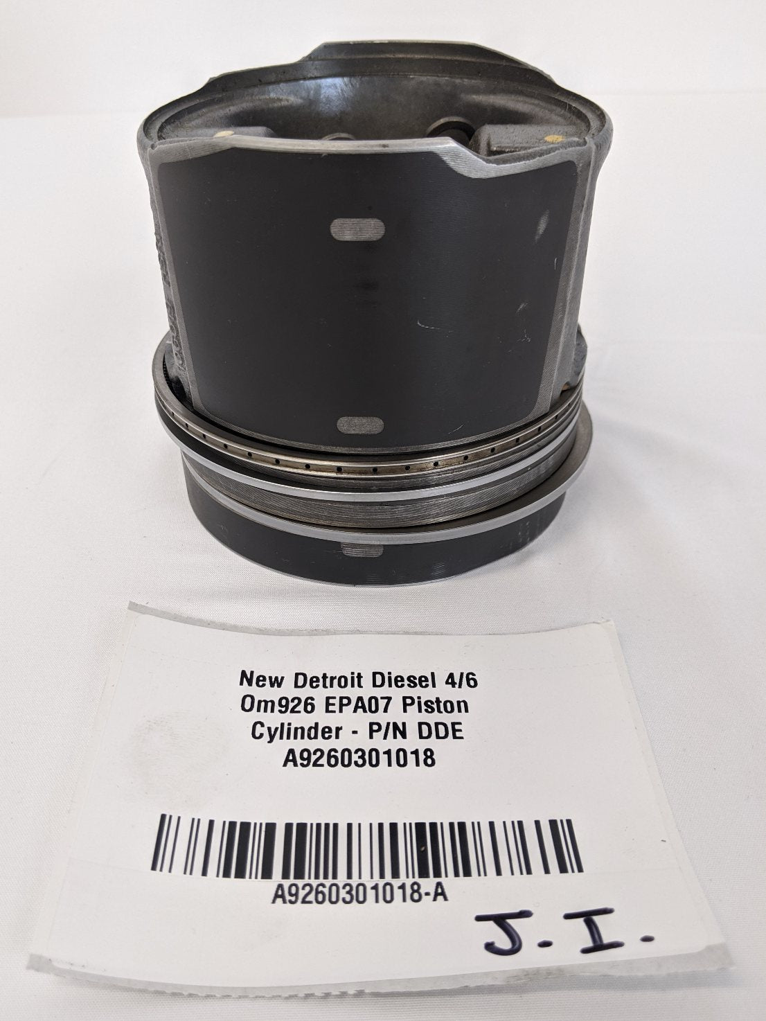 New Detroit Diesel 4/6 Om926 EPA07 Piston Cylinder - P/N DDE A9260301018 (10162180161852)