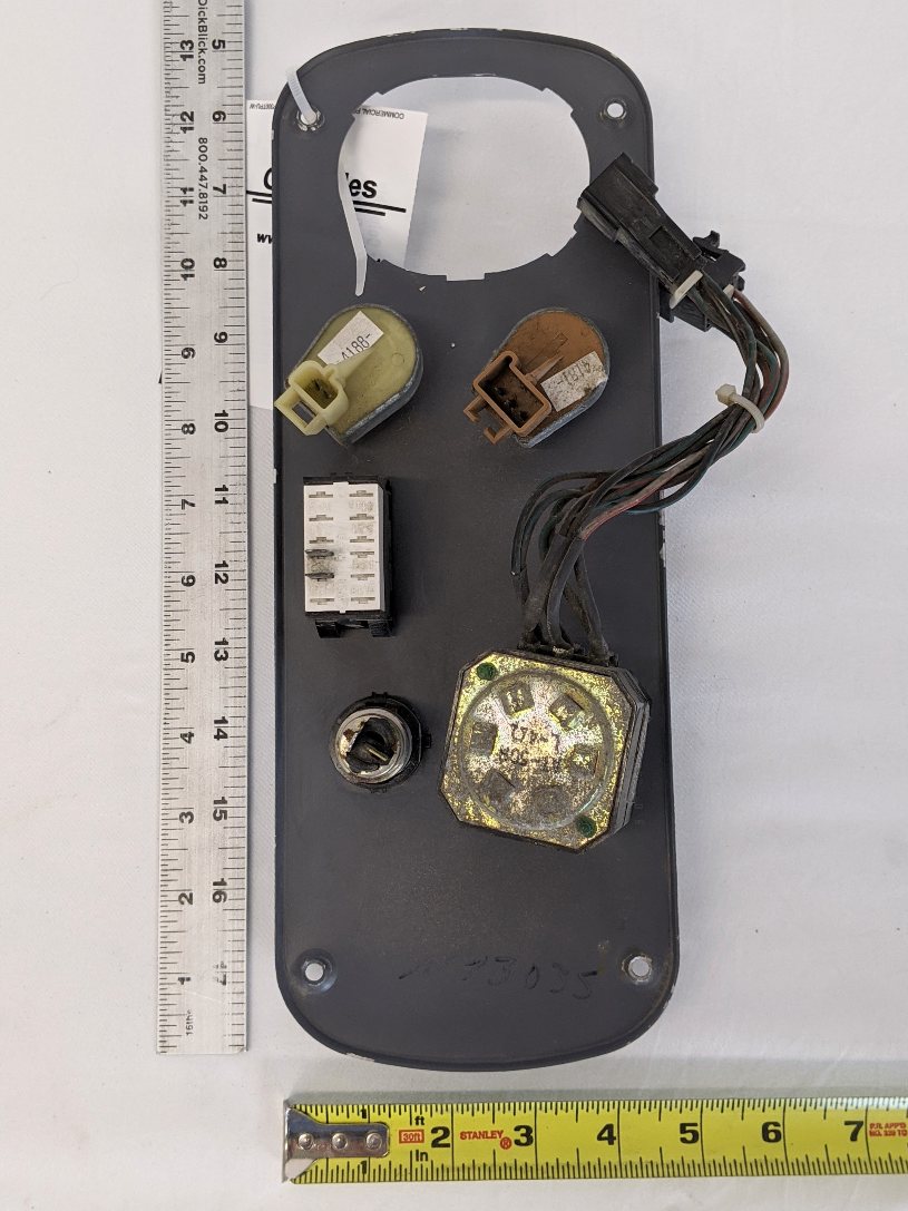 Used Freightliner Columbia Sleeper Cab Control Panel - P/N 22-46623-048