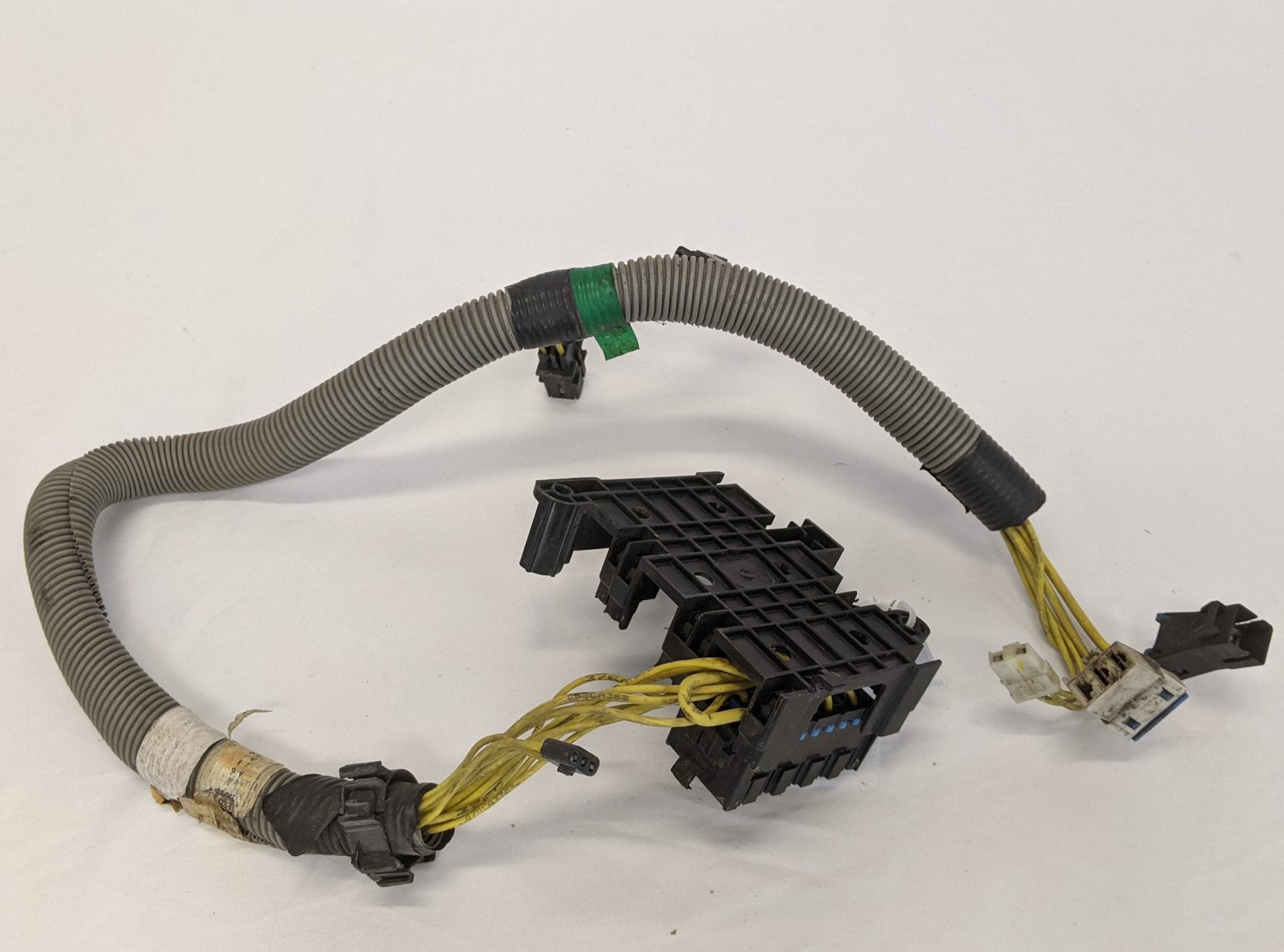 Used Freightliner Power Distribution B-Pillar Wiring Harness - P/N A06-22144-000 (10097195385148)