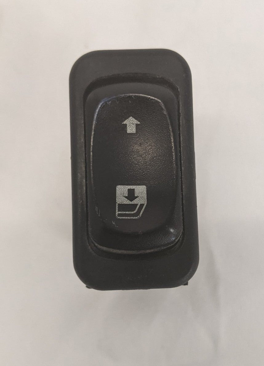 Used Freightliner 7 Pin Power Window Momentary Rocker Switch - P/N A06-22523-007