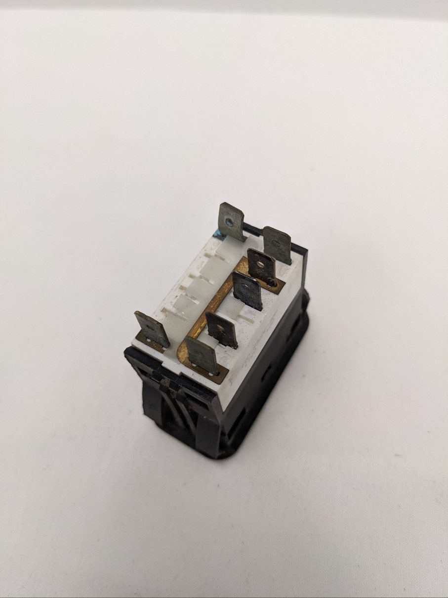 Used Freightliner Utility Lamp Rocker Switch - P/N  A06-22523-003 (8260524343612)
