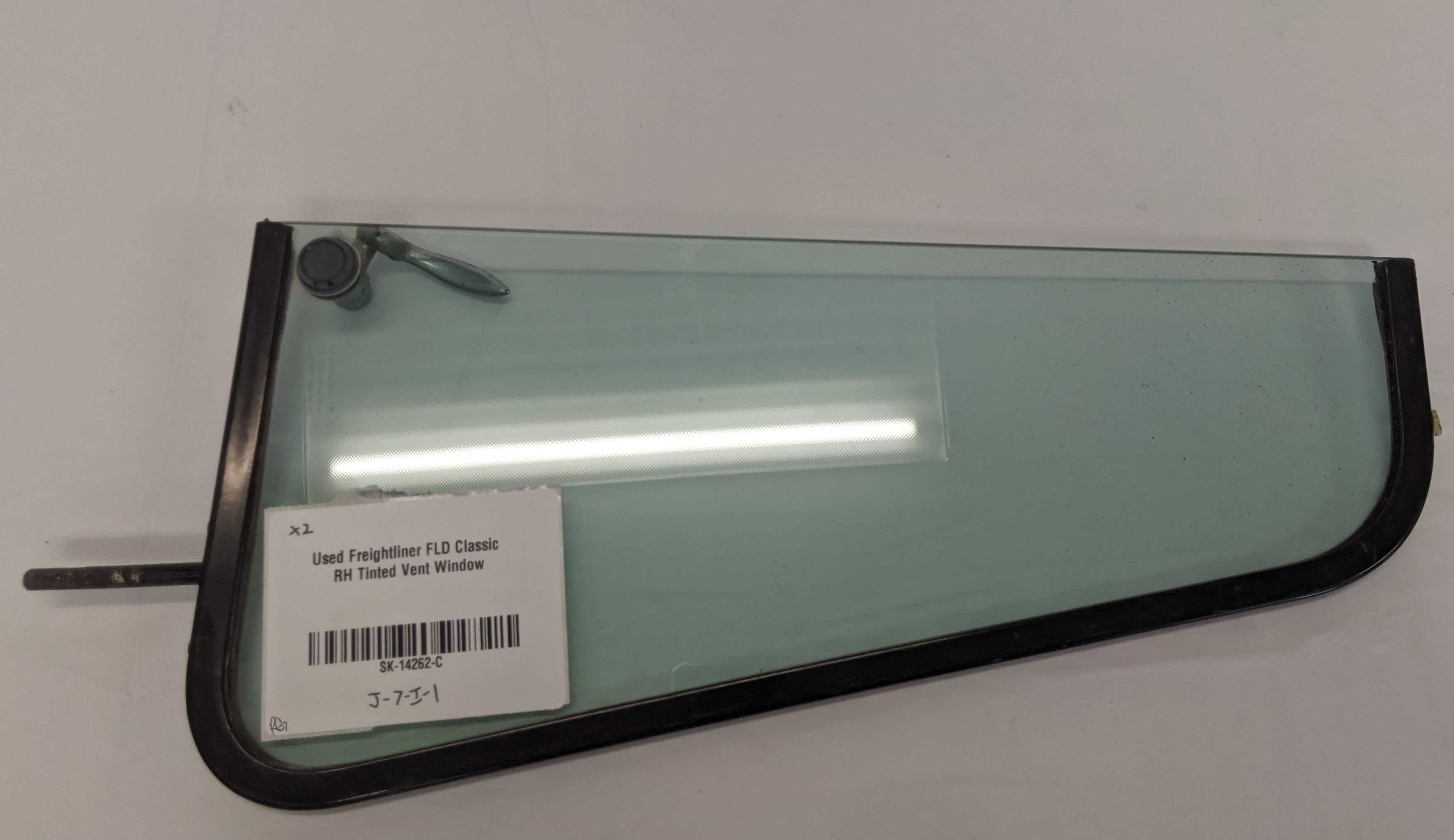 Used Freightliner FLD Classic RH Tinted Vent Window - P/N A18-17428-003 (10090903011644)