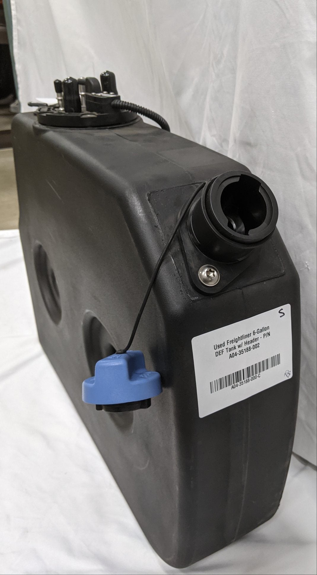 Used Freightliner 6-Gallon DEF Tank w/ Header - P/N A04-35188-002 (10116916838716)