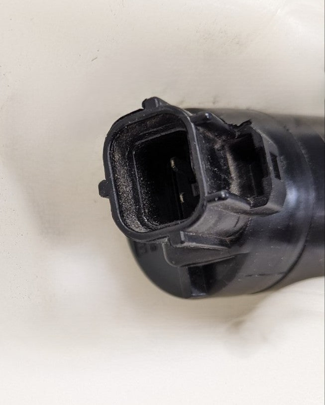 Freightliner Windshield Washer Reservoir w/Pump | A22-47988-002