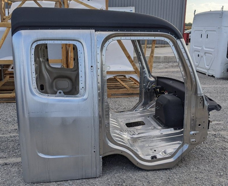 Freightliner M2 Extended Cab 2-Door #6