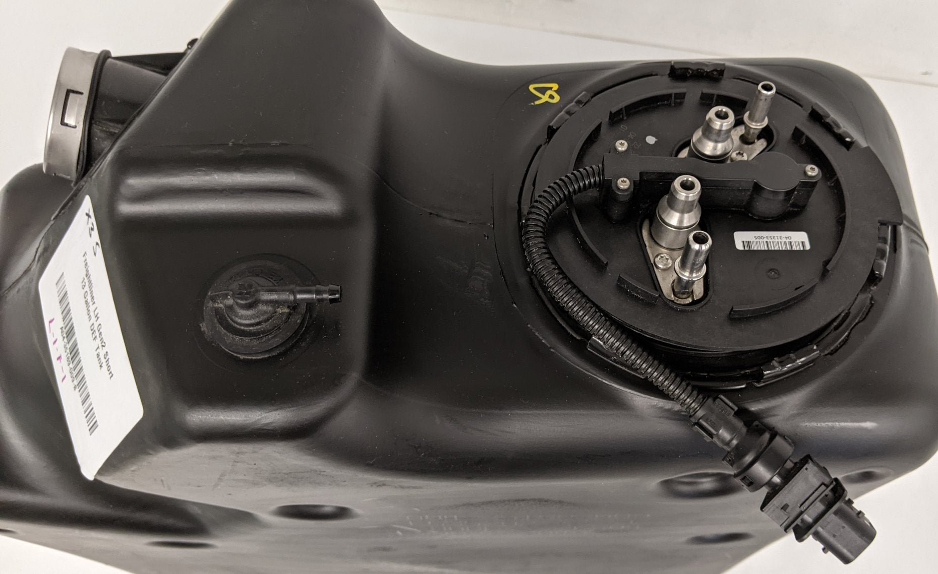 Used Freightliner Cummins DEF Tank - A04-35189-009 & Header - 04-31353-005