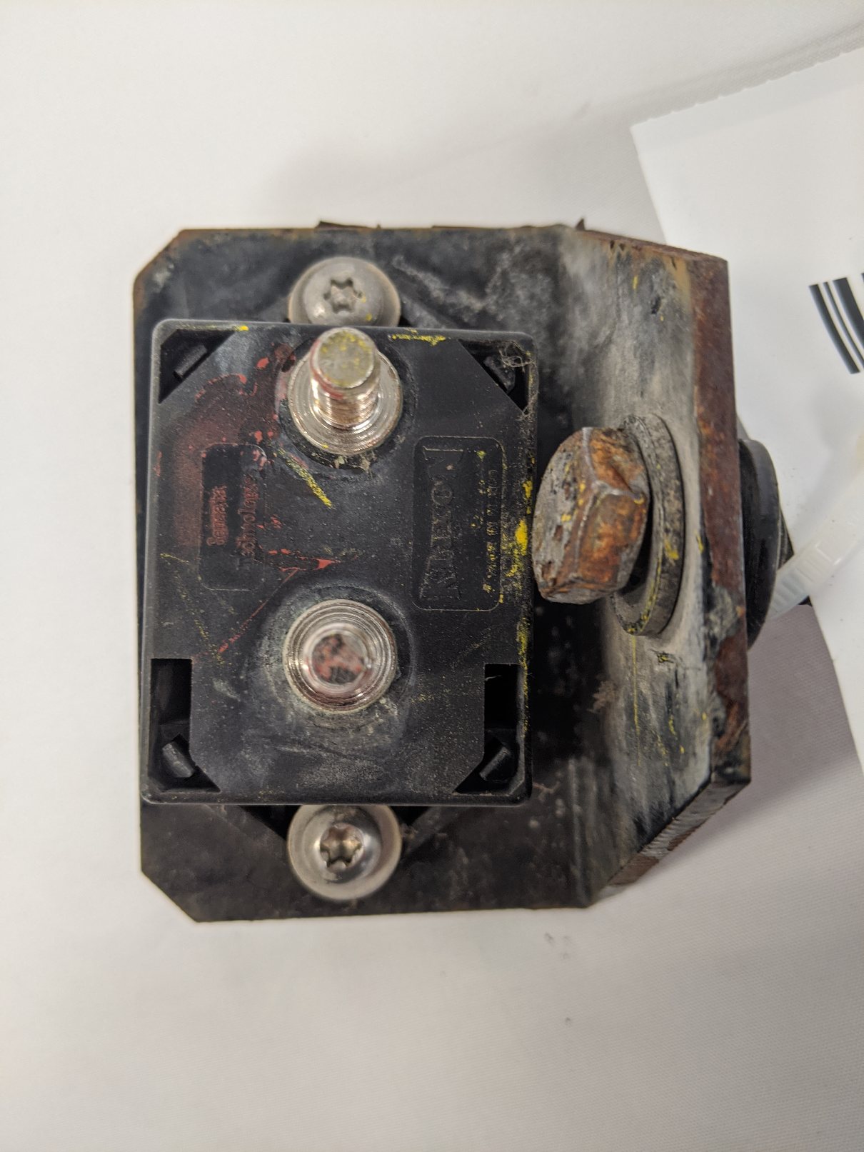 Used Freightliner Cascadia P3 Circuit Breaker & Bracket - P/N 06-33153-000
