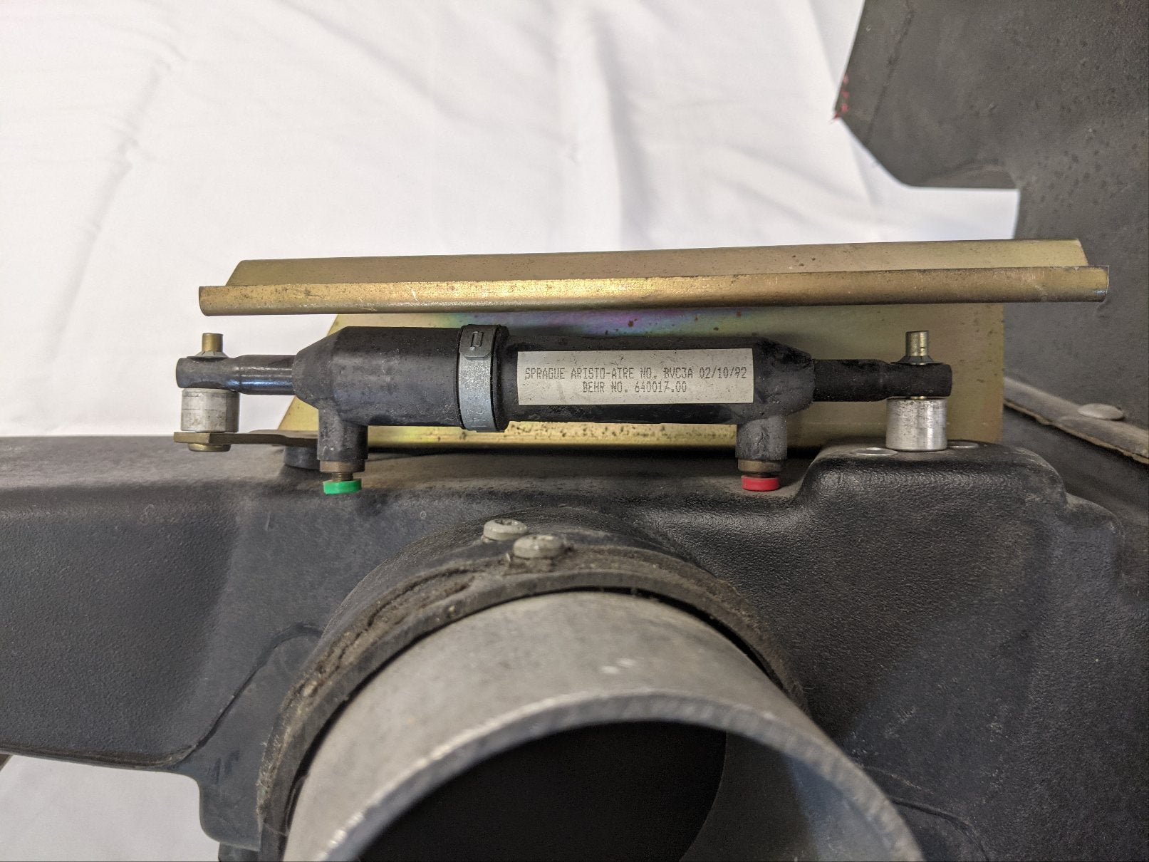 Used Freightliner FLD Behr Dash HVAC Duct Assy. w/ Cylinder - P/N A22-30599-001