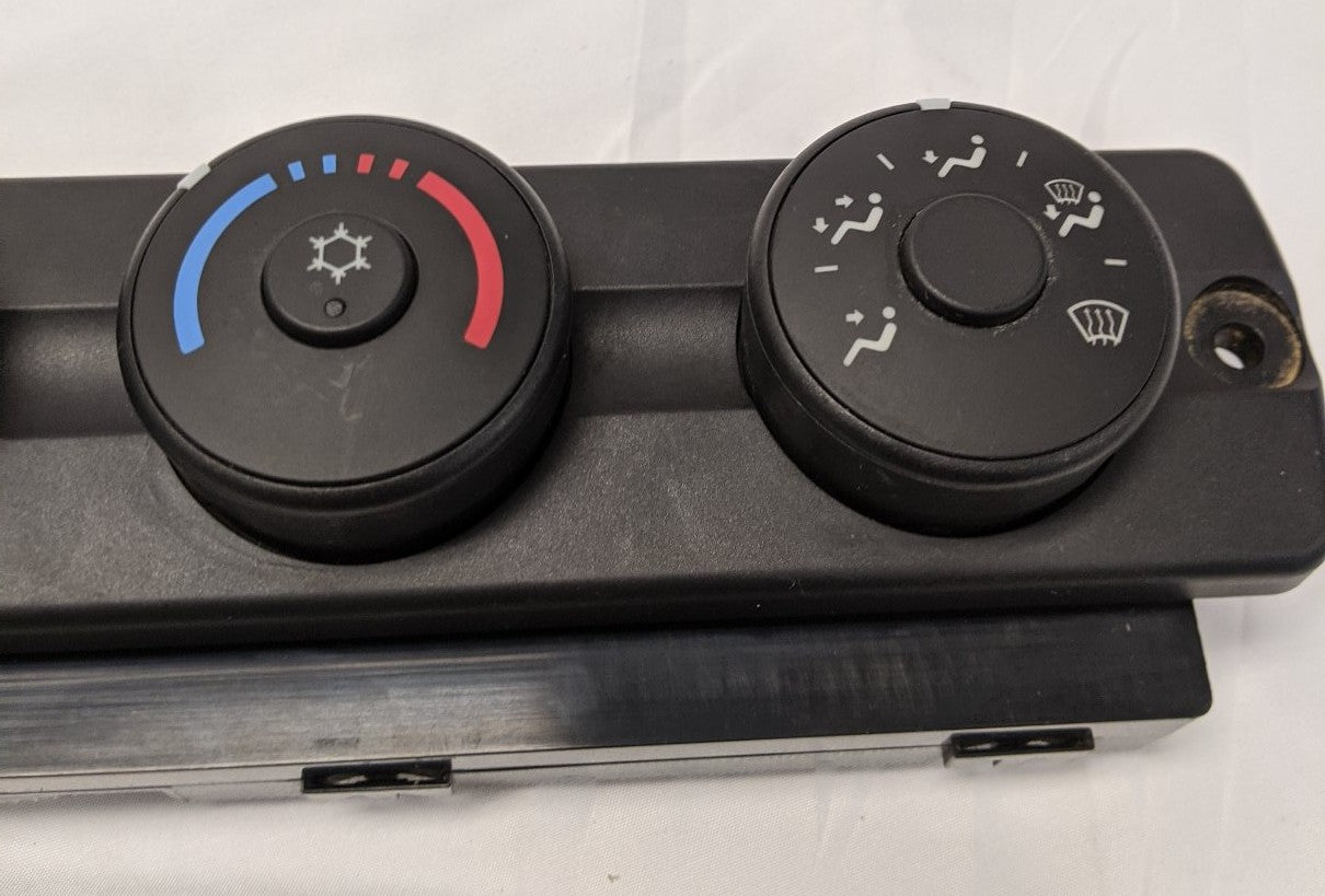 Used Freightliner Cascadia P3 Main HVAC Control w/o Auxiliary -P/N A22-60645-101