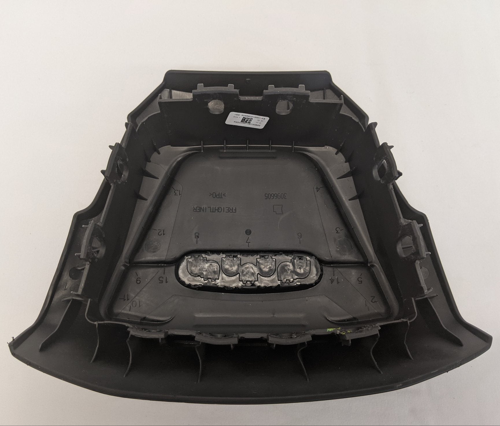 Damaged Freightliner Steering Wheel Center Cover Only for A14-19622-000 (10127972794684)