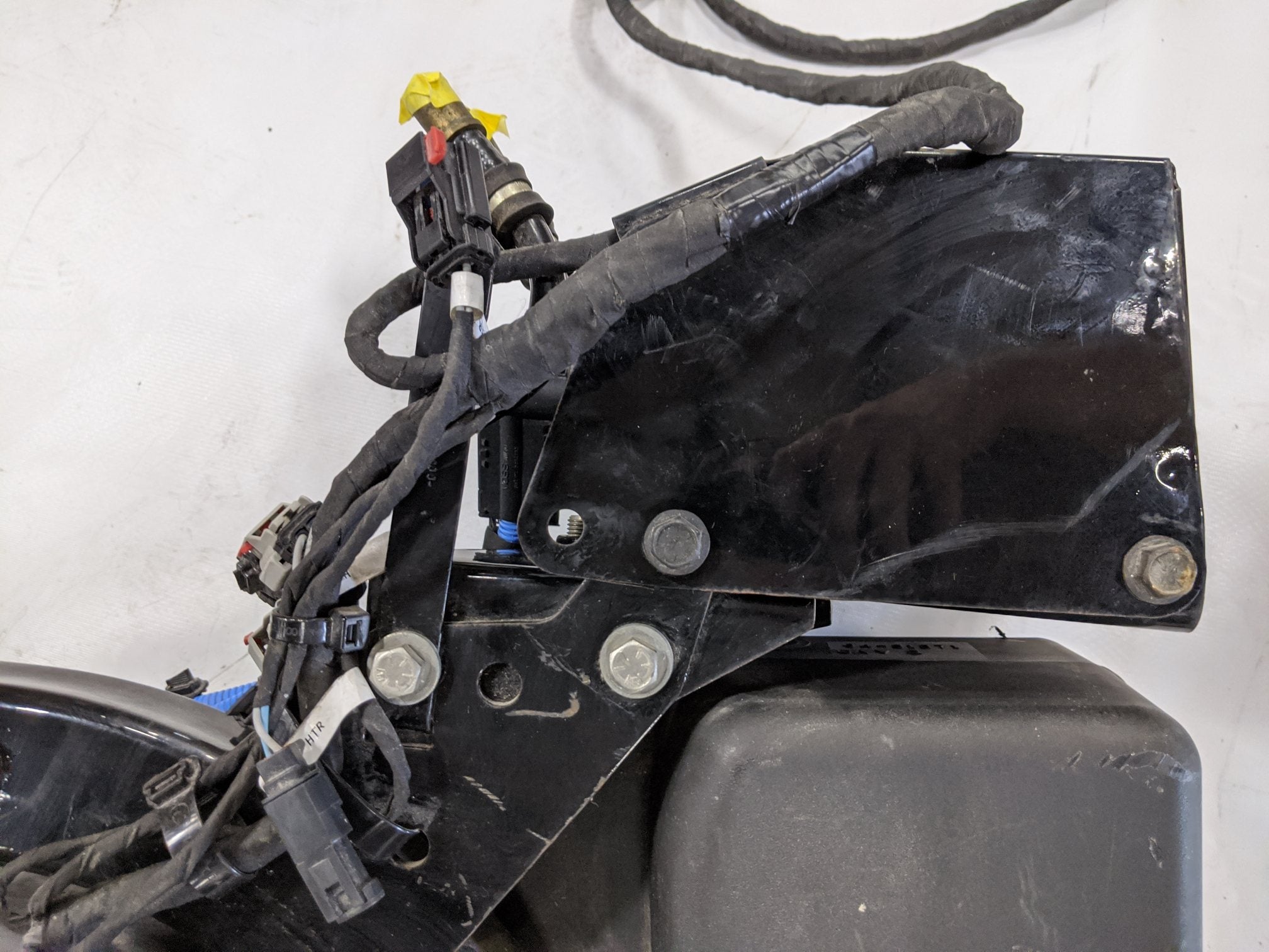 Used FTL 6-Gallon DEF Tank and Header Assembly w/ DEF Pump - P/N A04-35188-002 (10114262270268)
