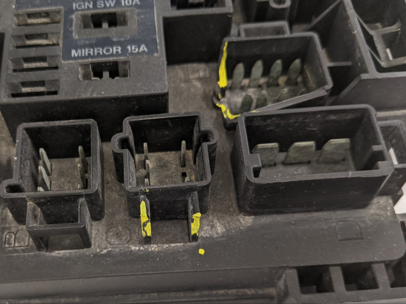 Freightliner PDM Bare Fuse Box - A06-24478-000 - Damaged